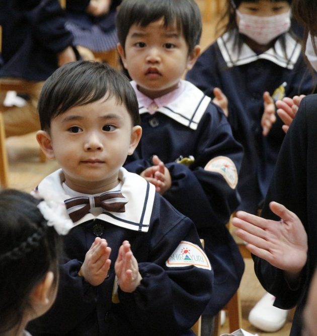 付与 新品未使用 認定子ども園白ゆり幼稚園 制服 jsu.osubb.ro