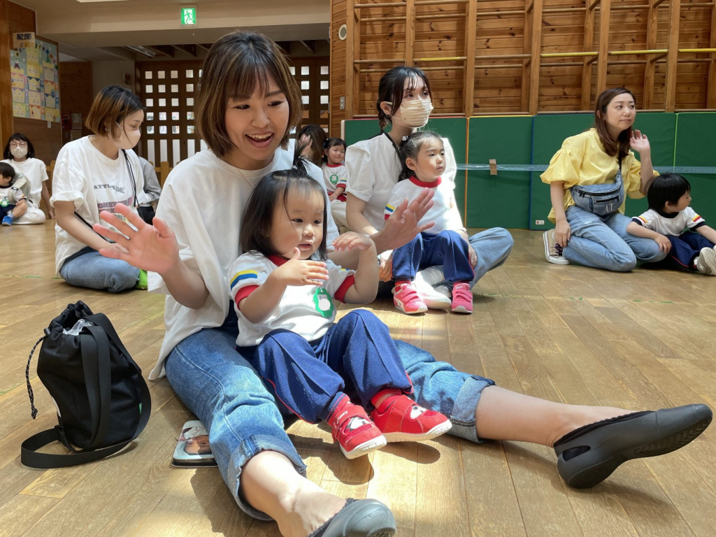 ママと一緒に…😍 | 札幌白ゆり幼稚園